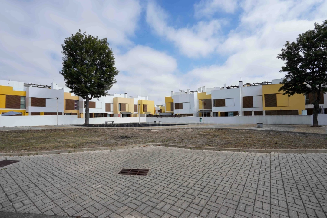 Terreno para Venda em Santo Antonio da Charneca Foto 3