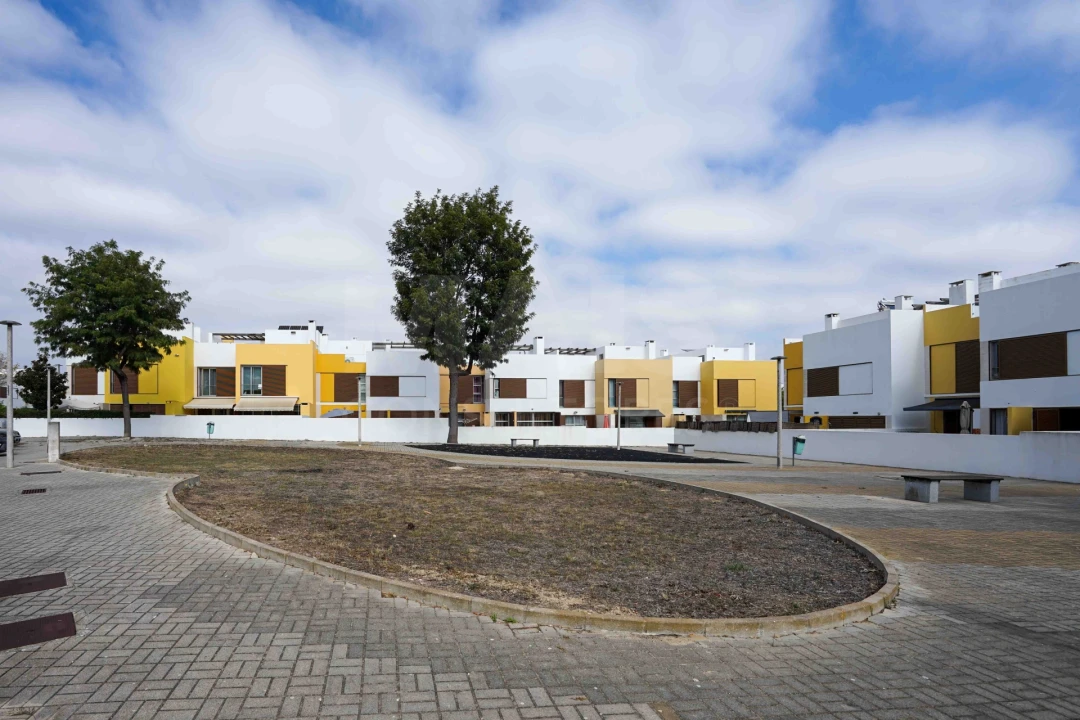 Terreno para Venda em Santo Antonio da Charneca Foto 4