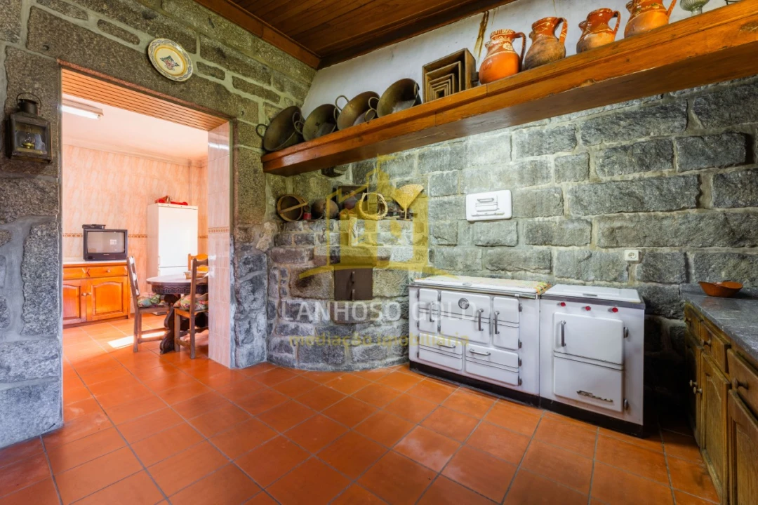 Moradia T4 para Venda em Campos e Louredo Foto 7