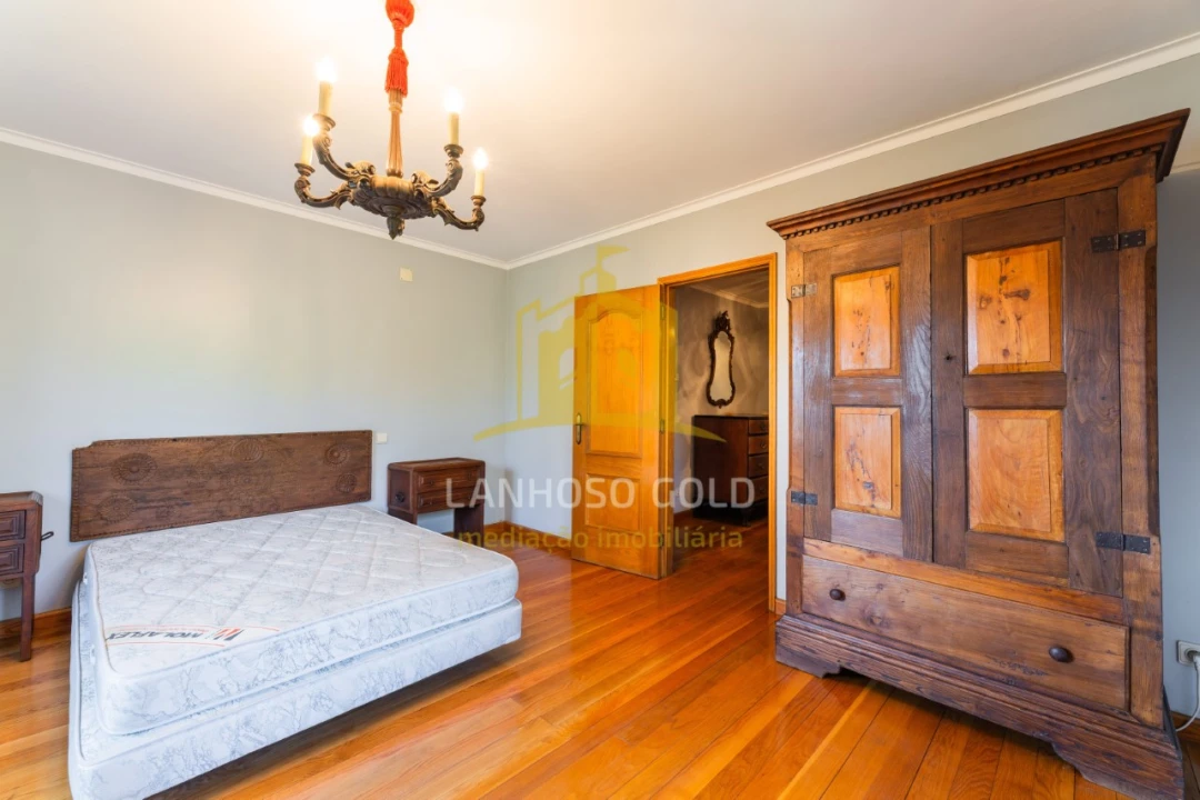 Moradia T4 para Venda em Campos e Louredo Foto 10