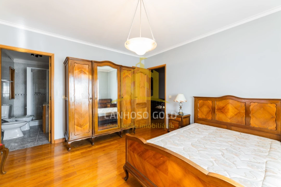 Moradia T4 para Venda em Campos e Louredo Foto 17