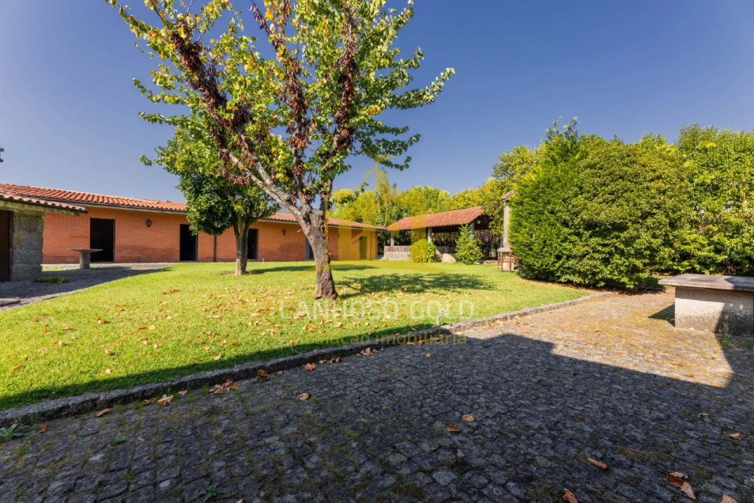 Moradia T4 para Venda em Campos e Louredo Foto 21