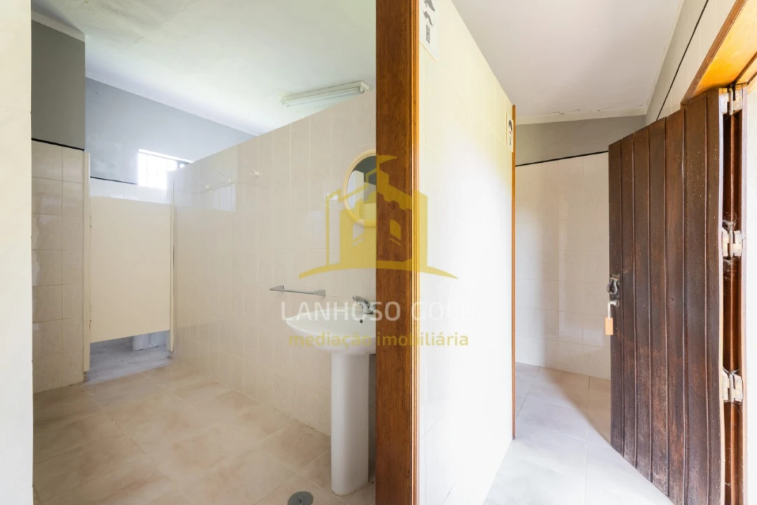 Moradia T4 para Venda em Campos e Louredo Foto 27