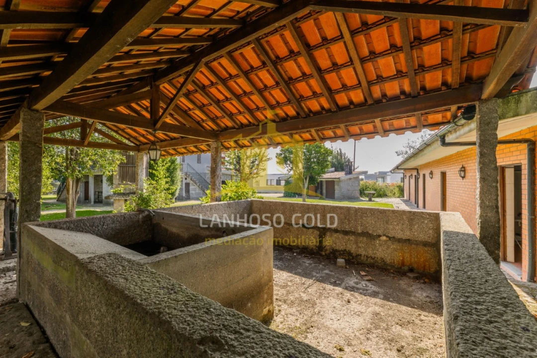 Moradia T4 para Venda em Campos e Louredo Foto 28