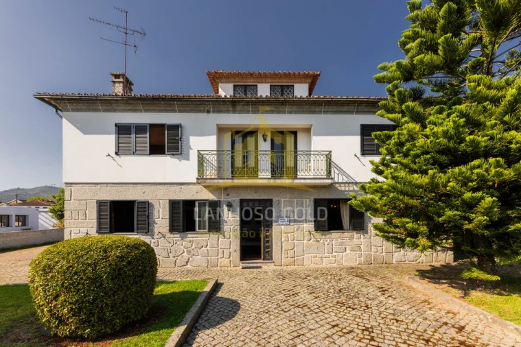 Moradia T4 para Venda em Campos e Louredo Foto 1