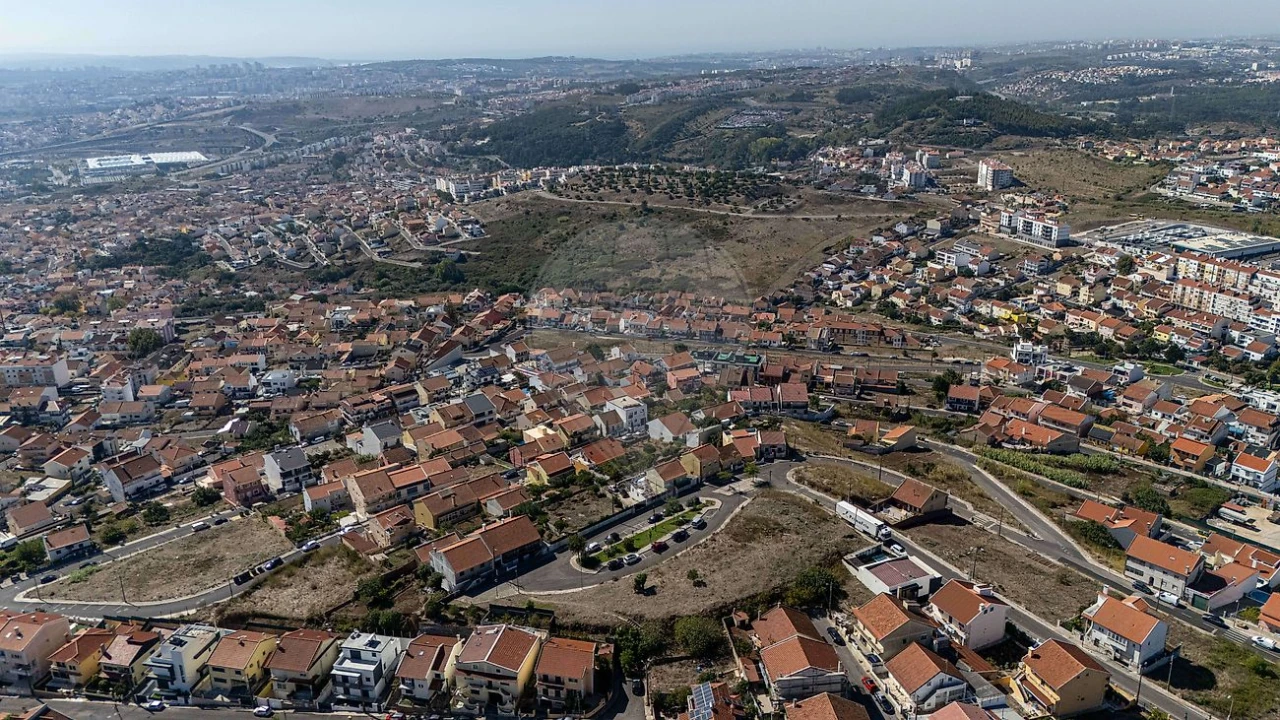Terreno para Venda em Casal de Cambra Foto 17