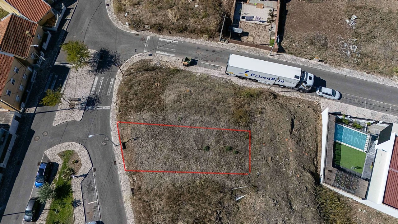 Terreno para Venda em Casal de Cambra Foto 2