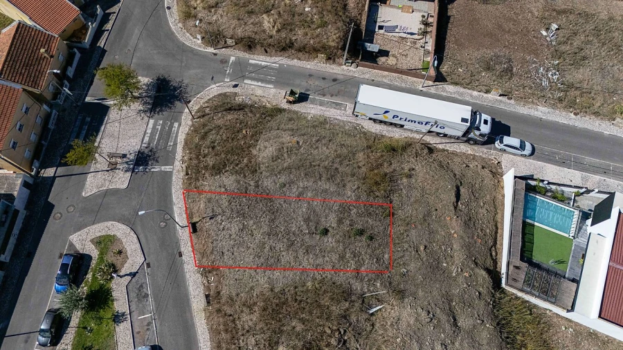 Terreno para Venda em Casal de Cambra Foto 2