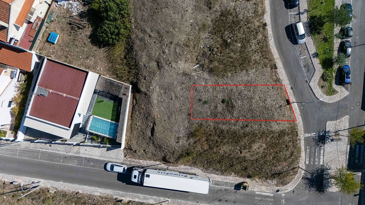 Terreno para Venda em Casal de Cambra Foto 3