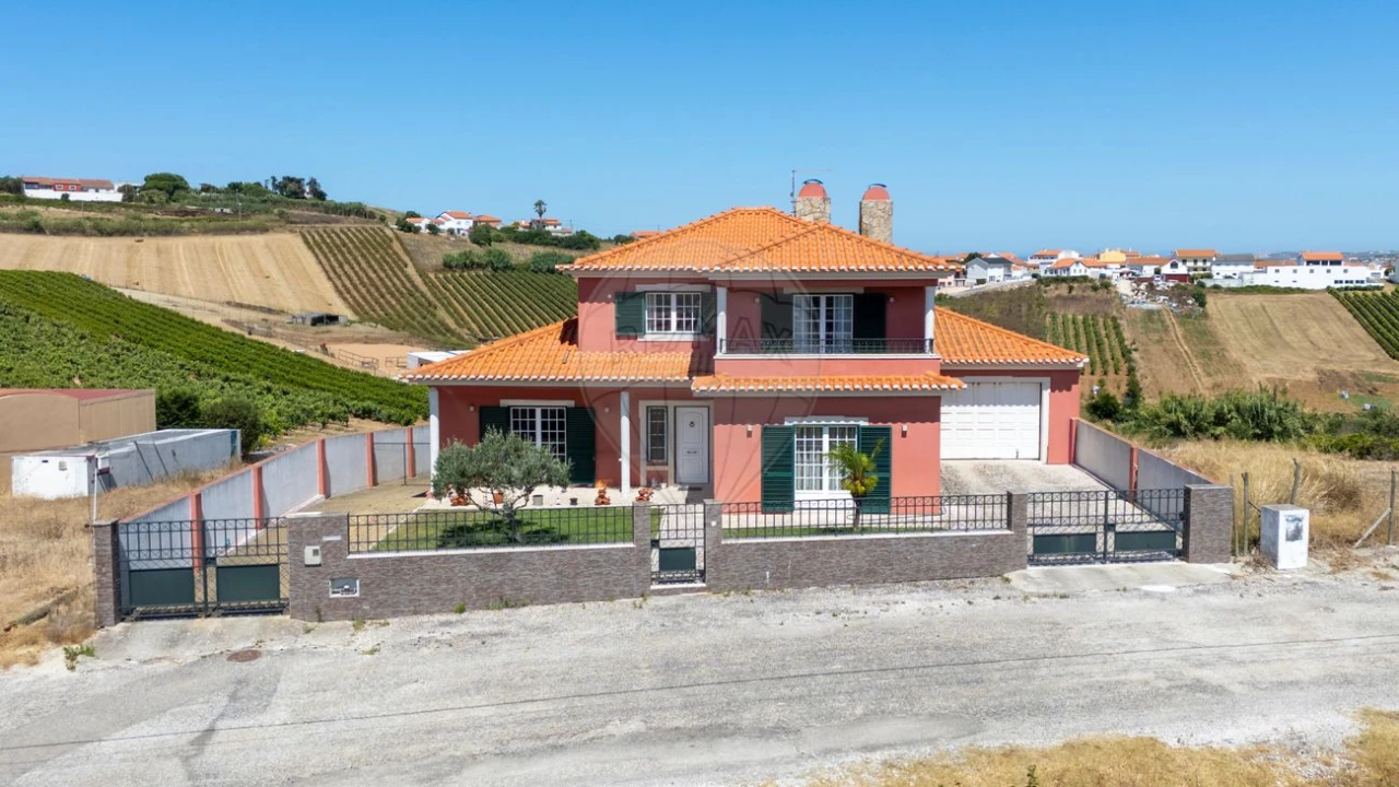 Moradia T5 para Venda em Ventosa Foto 1