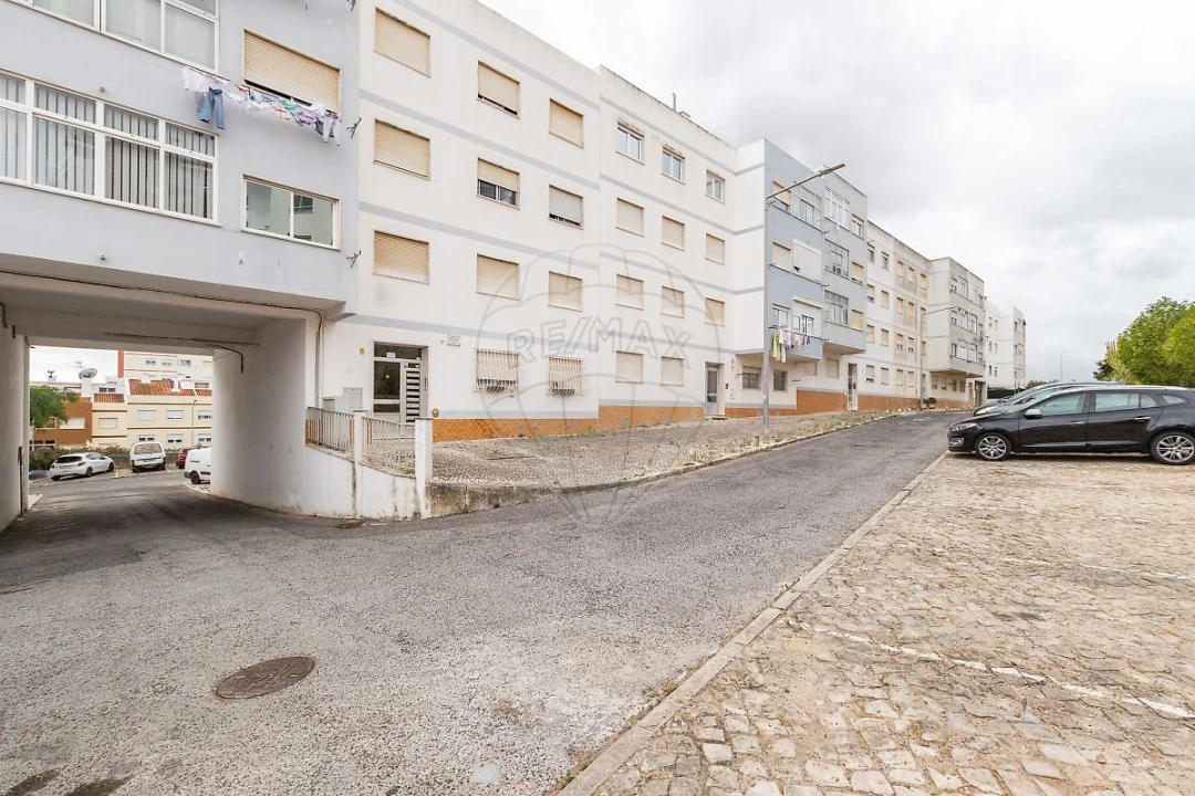 Garagem para Venda em Vialonga Foto 5