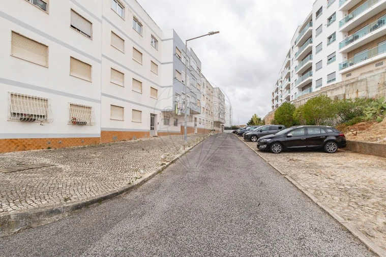 Garagem para Venda em Vialonga Foto 2