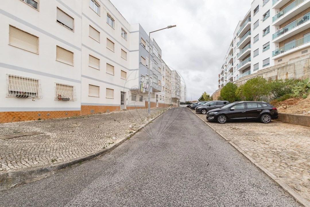 Garagem para Venda em Vialonga Foto 2