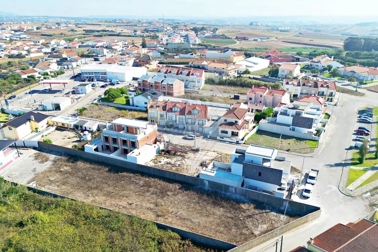 Moradia T3 para Venda em Atouguia da Baleia Foto 4
