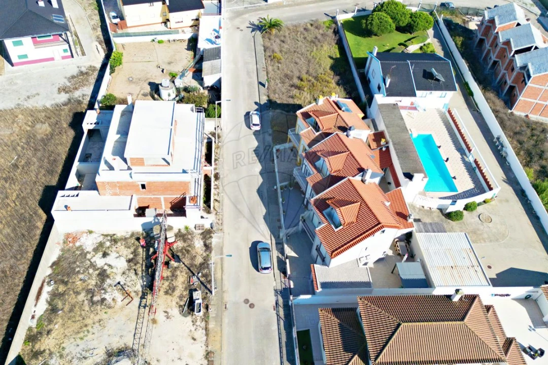 Moradia T3 para Venda em Atouguia da Baleia Foto 4