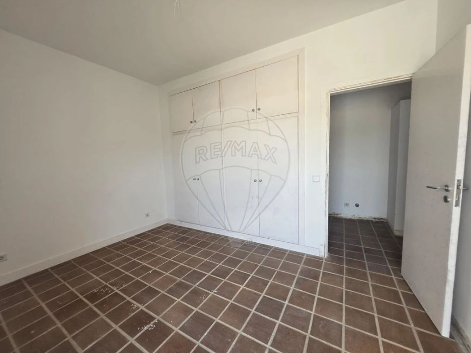 Apartamento T5 para Venda em Armação de Pera Foto 9