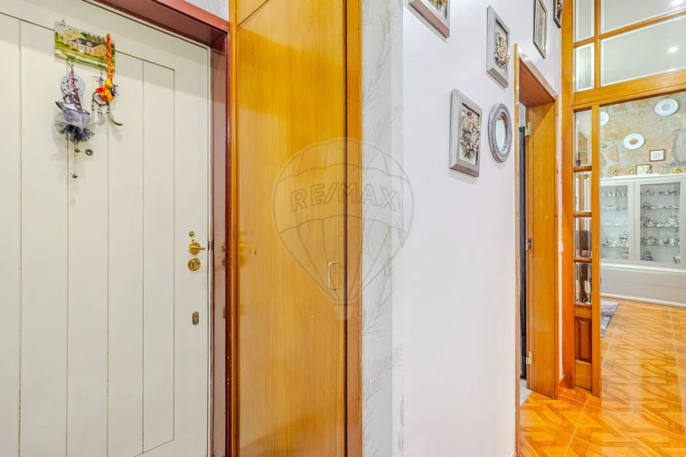 Apartamento T2 para Venda em Cedofeita, Santo Ildefonso, Sé, Miragaia, São Nicolau e Vitória Foto 4