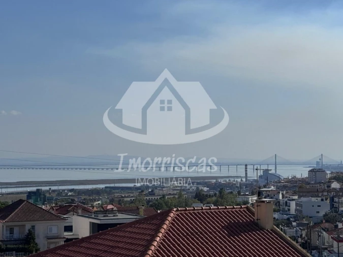 Moradia T4 para Venda em Santa Iria de Azoia, São João da Talha e Bobadela Foto 35