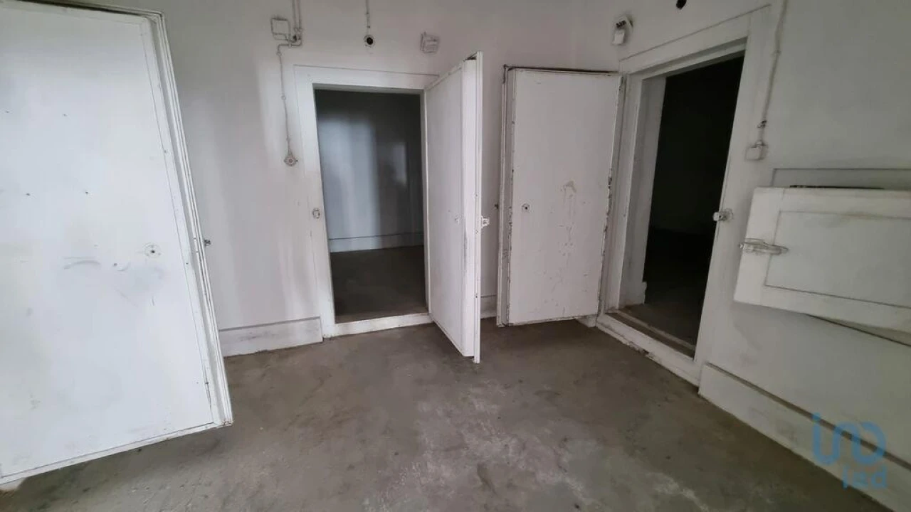 Loja para Venda em Avelãs de Ambom e Rocamondo Foto 12