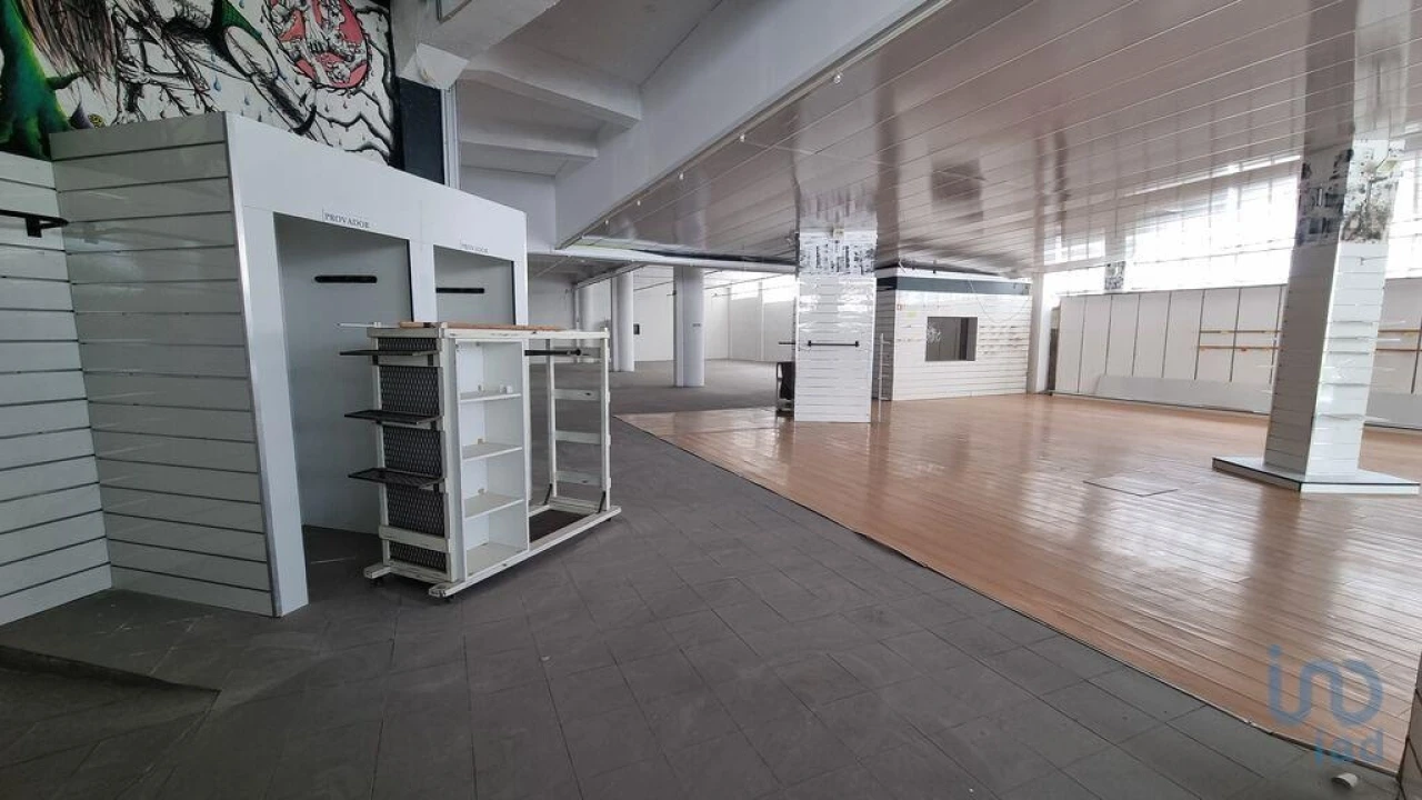 Loja para Venda em Avelãs de Ambom e Rocamondo Foto 6