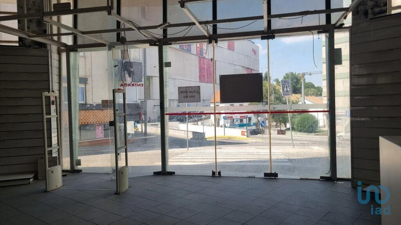 Loja para Venda em Avelãs de Ambom e Rocamondo Foto 10