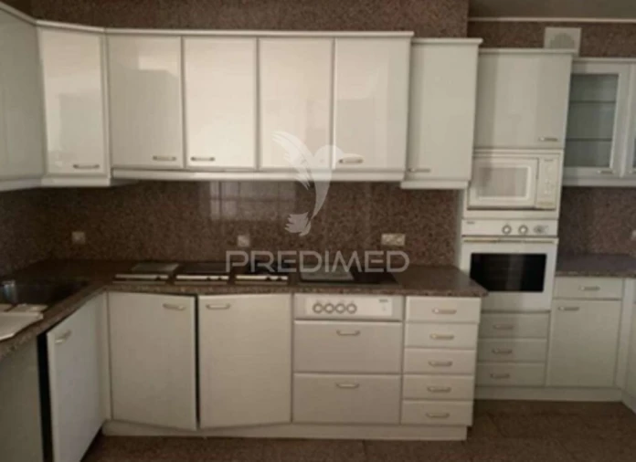 Moradia T4 para Venda em Azurem Foto 5