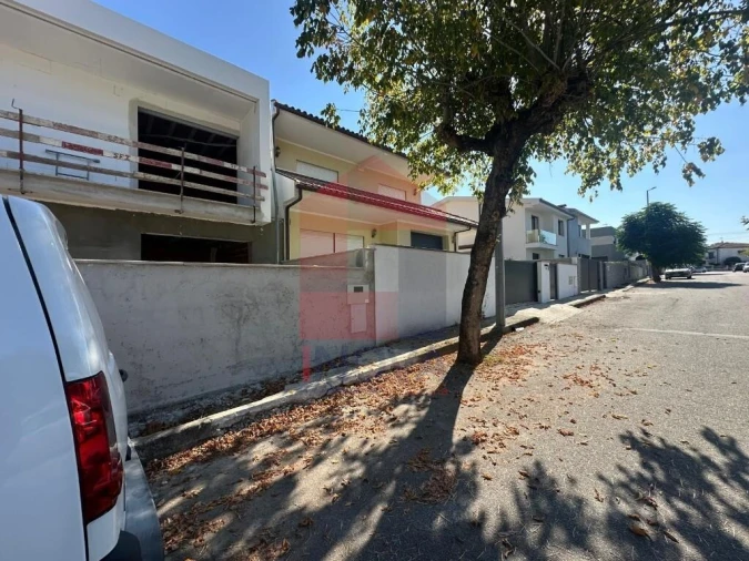 Moradia T4 para Venda em Palmeira Foto 23