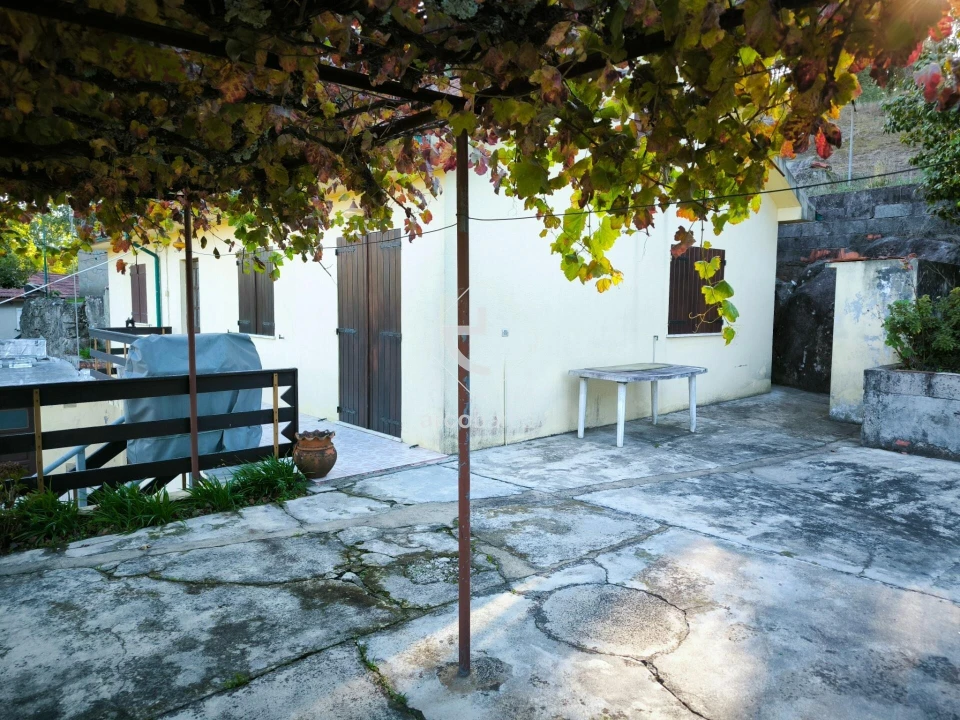 Moradia T2 para Venda em Formariz e Ferreira Foto 59