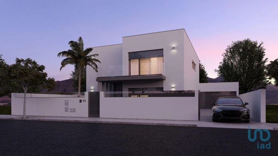 Moradia T4 para Venda em Nossa Sra de Fatima