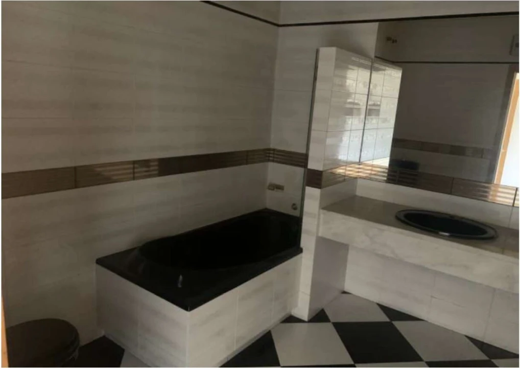 Moradia T4 para Venda em Azurem Foto 13