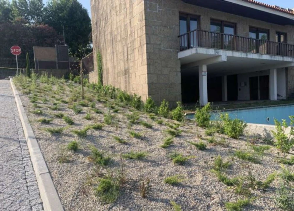 Moradia T4 para Venda em Azurem Foto 26