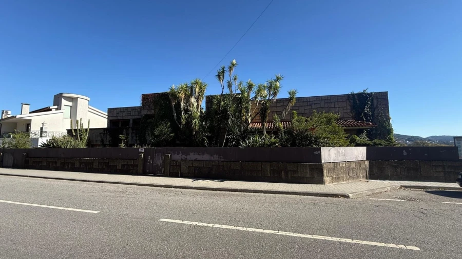 Moradia T4 para Venda em Azurem Foto 29