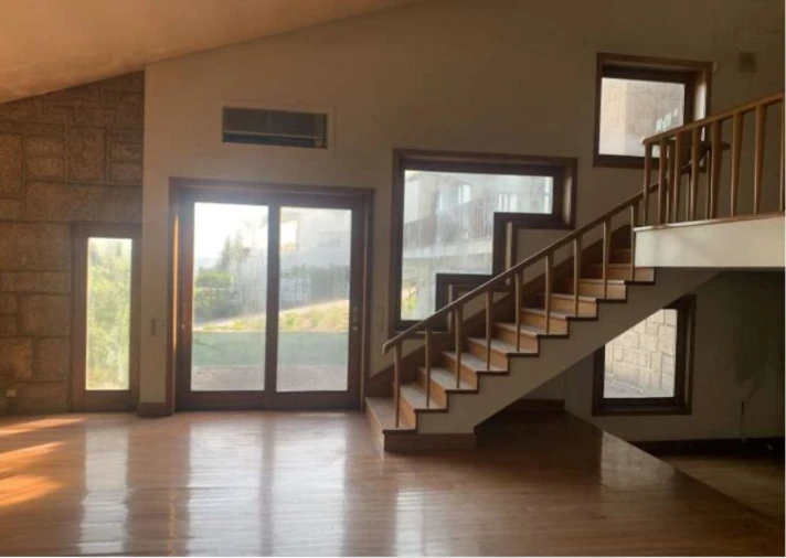 Moradia T4 para Venda em Azurem Foto 3