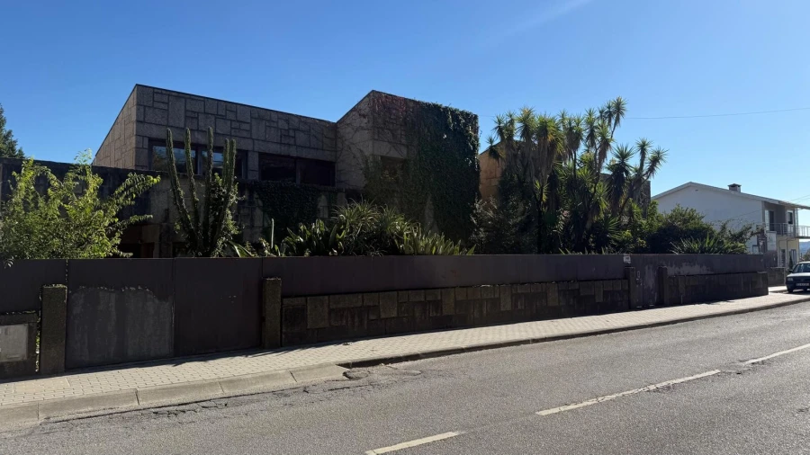 Moradia T4 para Venda em Azurem Foto 28