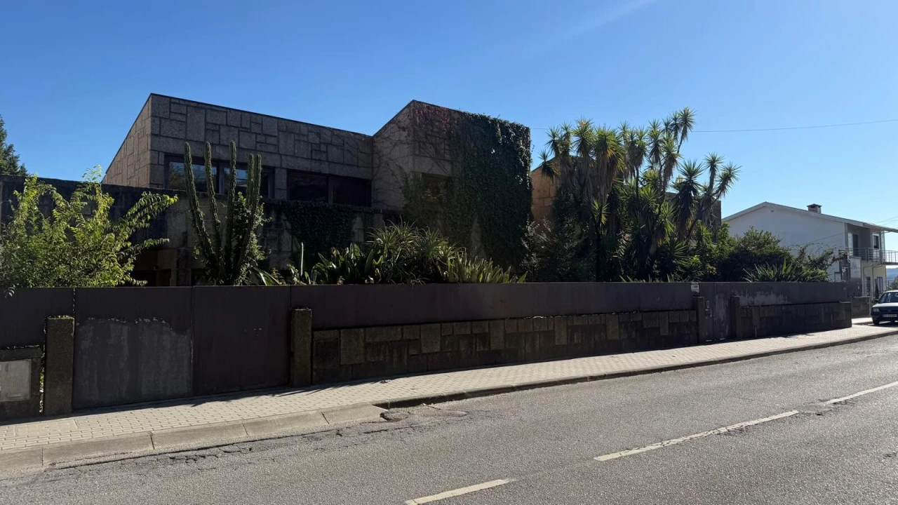 Moradia T4 para Venda em Azurem Foto 28