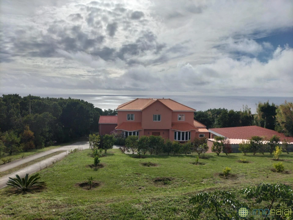 Moradia T5 para Venda em Capelo Foto 1