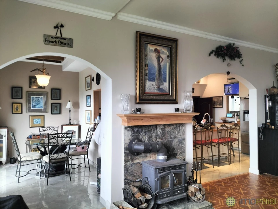 Moradia T5 para Venda em Capelo Foto 13