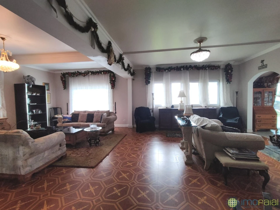 Moradia T5 para Venda em Capelo Foto 9