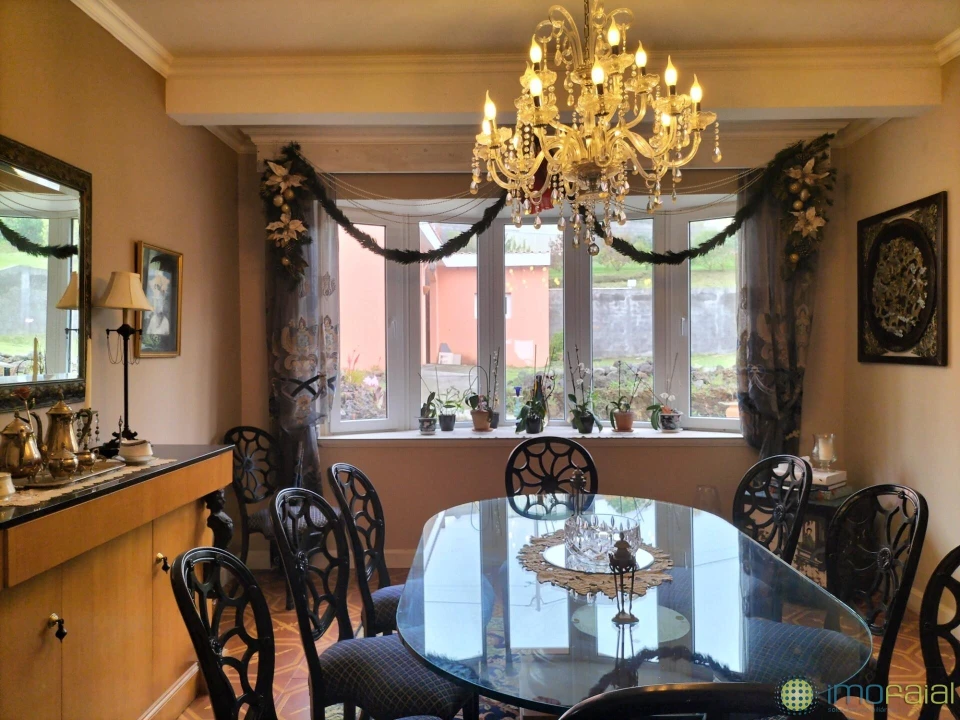 Moradia T5 para Venda em Capelo Foto 8