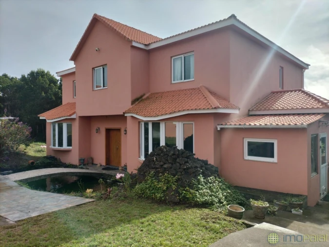 Moradia T5 para Venda em Capelo Foto 2