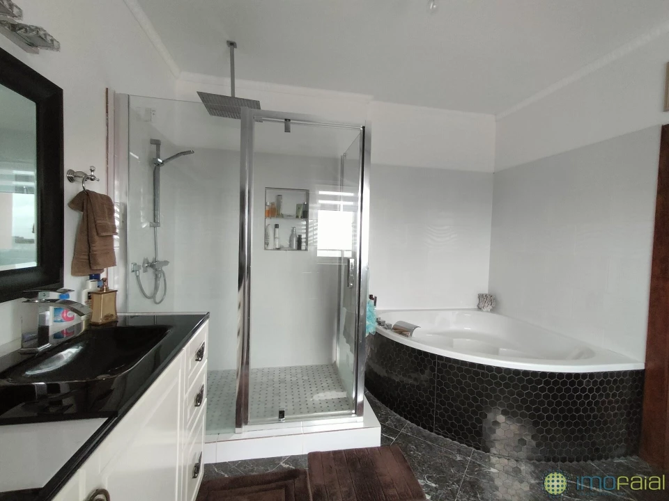 Moradia T5 para Venda em Capelo Foto 29