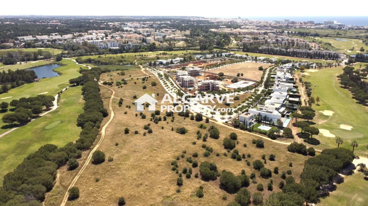 Apartamento T4 para Venda em Quarteira Foto 13