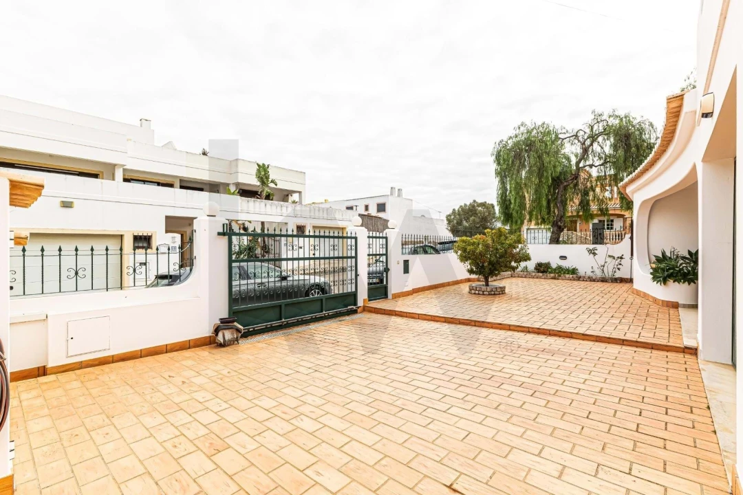 Moradia T4 para Venda em Alvor Foto 72