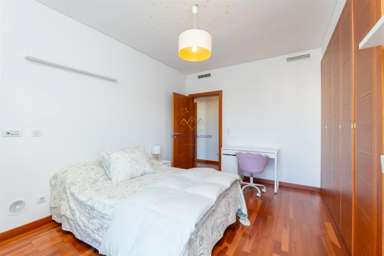 Apartamento T3 para Arrendamento em Sacavém e Prior Velho Foto 35