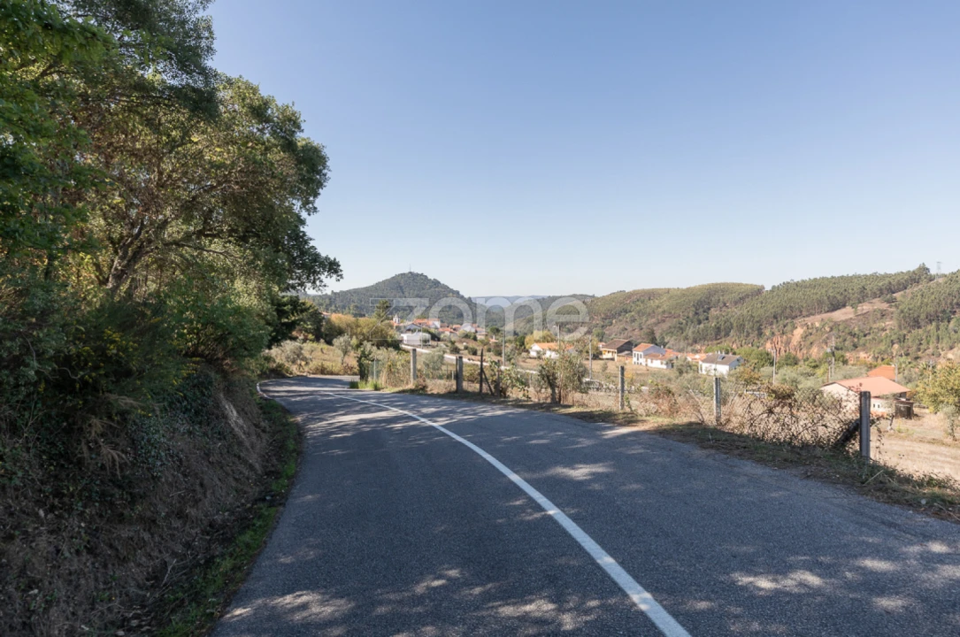 Terreno para Venda em Folques Foto 2