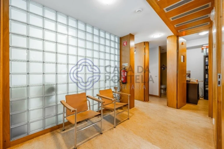 Escritório para Arrendamento em Oliveira, São Paio e São Sebastião Foto 3