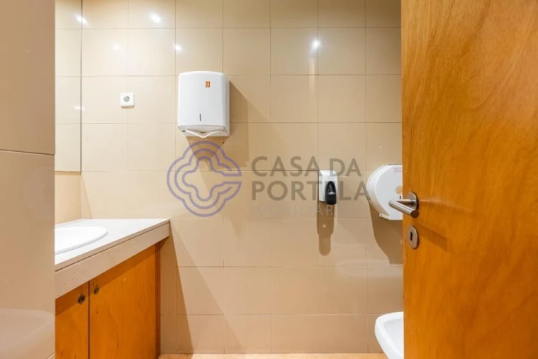 Escritório para Arrendamento em Oliveira, São Paio e São Sebastião Foto 14