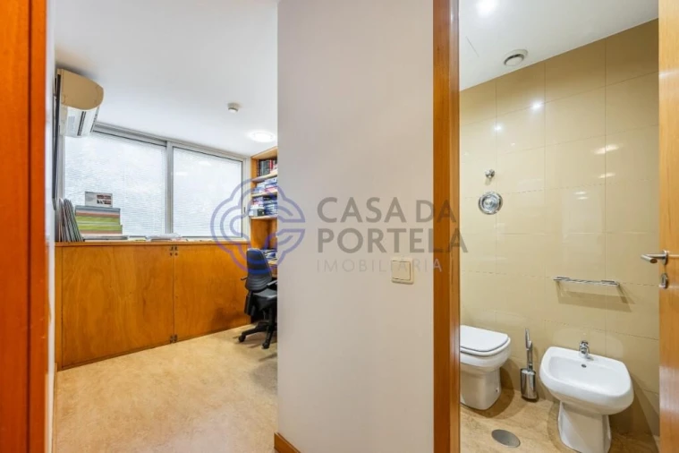 Escritório para Arrendamento em Oliveira, São Paio e São Sebastião Foto 9