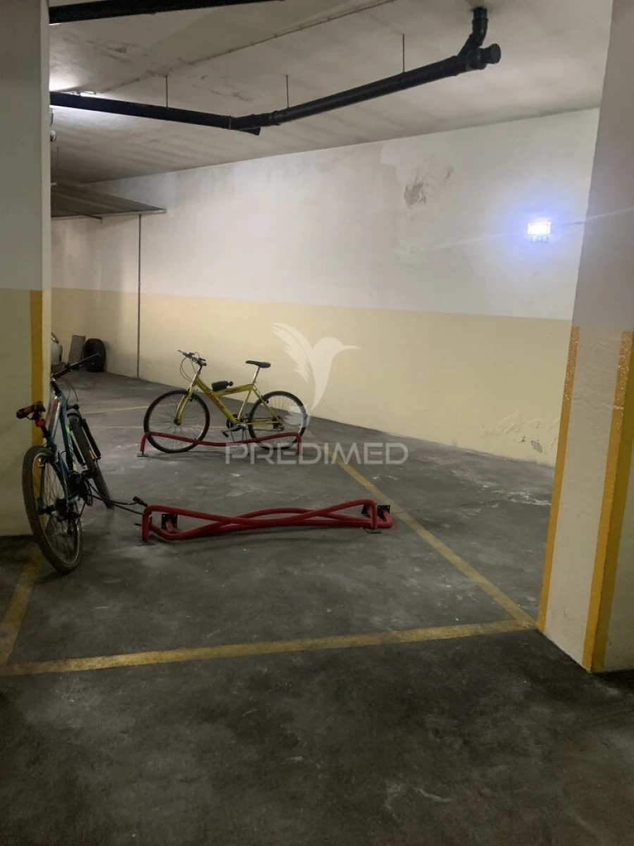 Garagem para Venda em Mafamude e Vilar do Paraíso Foto 2