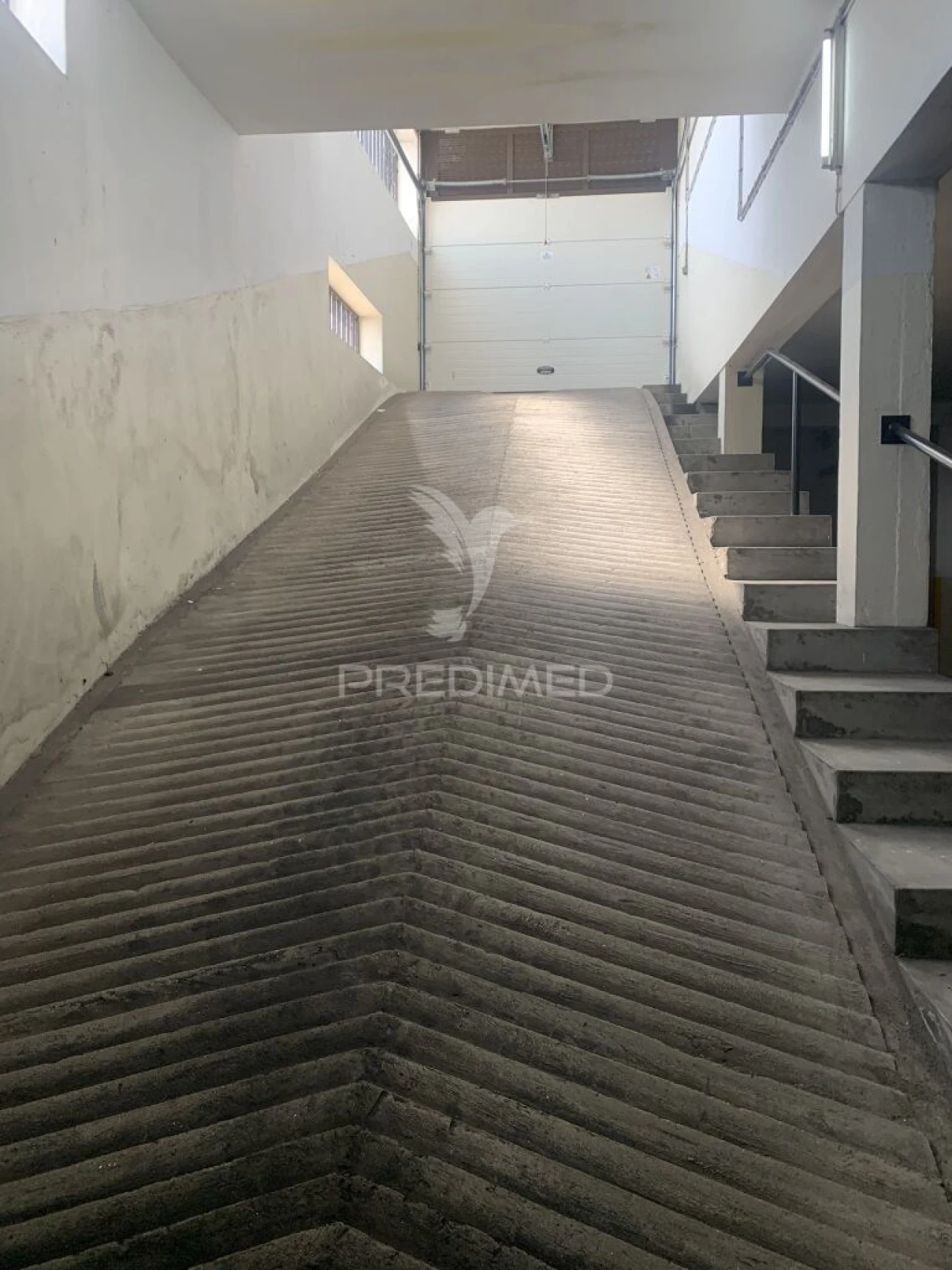 Garagem para Venda em Mafamude e Vilar do Paraíso Foto 1